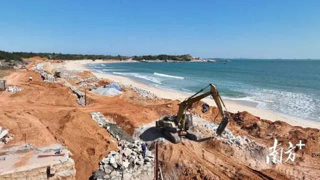 南海寺景区栈道施工现场。 图片