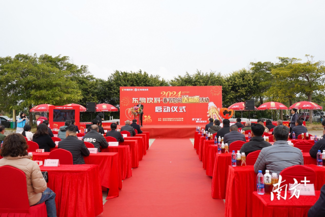 春节慰问“送温暖”活动现场。 图片